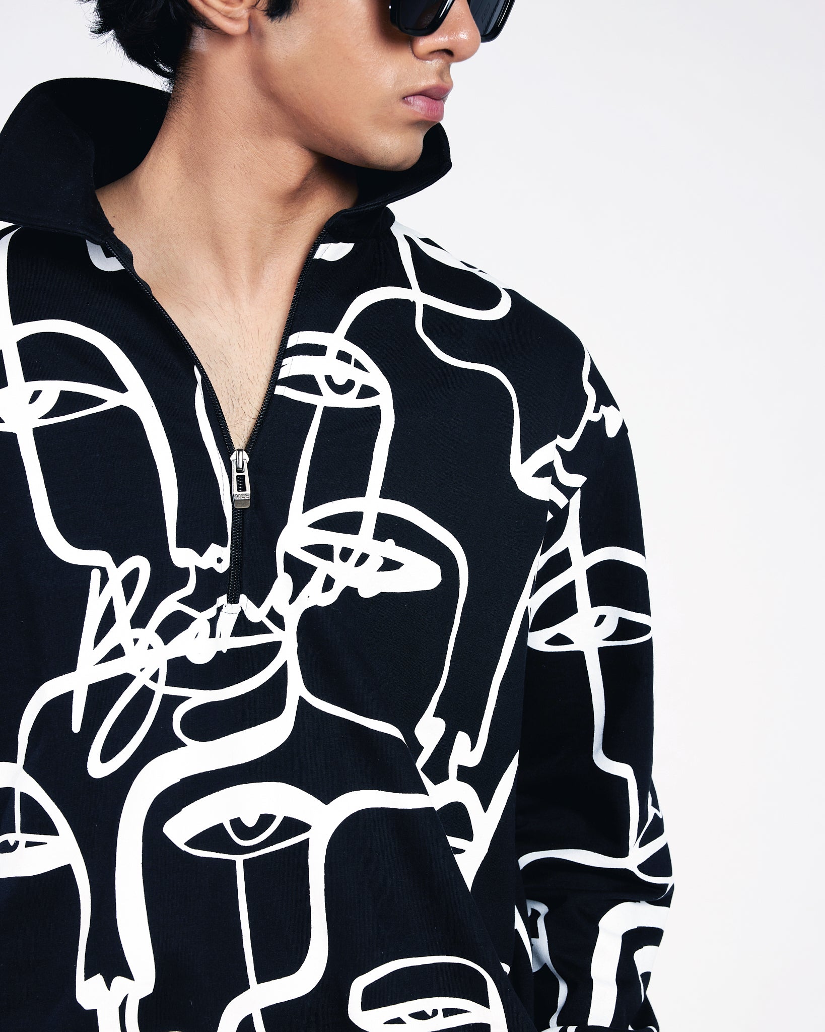 BLACK LINE ART ZIPPER